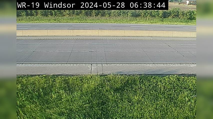 Traffic Cam Windsor: Highway 401 near Concession Rd