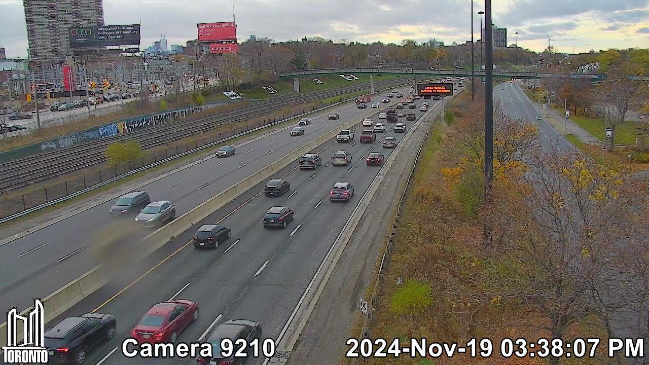 Parkside Traffic: Old Toronto Landscape Webcam