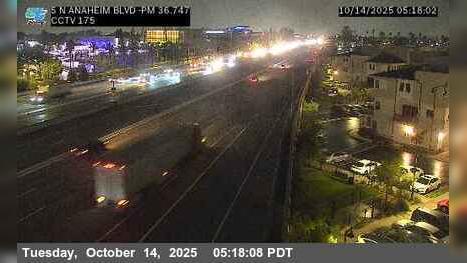 Traffic Cam Anaheim › North: I-5 - Boulevard