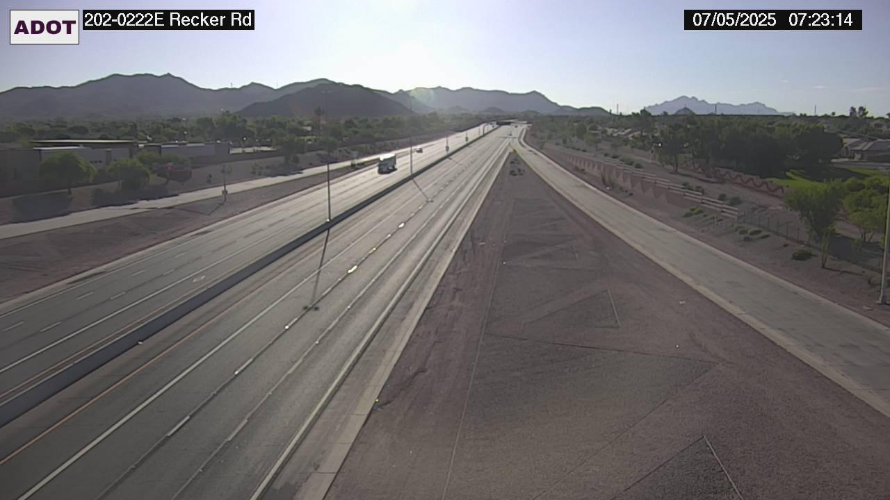 Traffic Cam Mesa › East: L-202 EB 22.20 @Recker