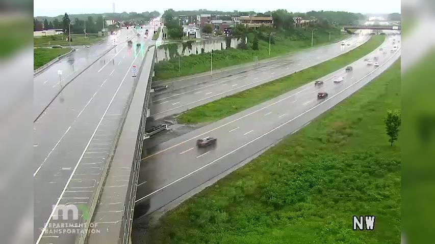 Eagan Traffic Watch: I-35E NB @ Pilot Knob Rd Webcam