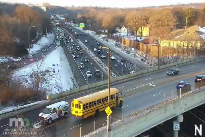 Traffic Cam St. Paul: I-35E SB @ W. 7th St