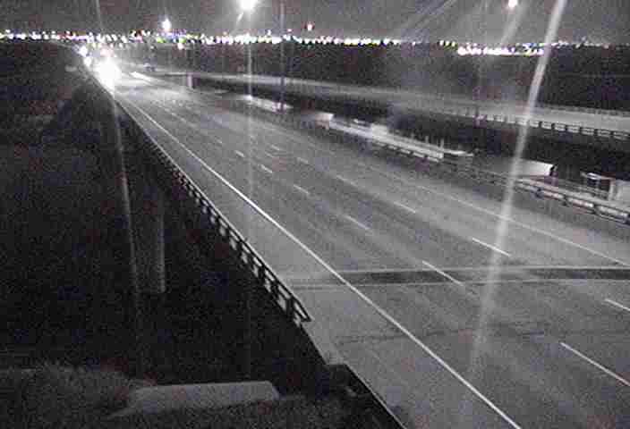 Traffic Cam Transportation and utility corridor: Anthony Henday Drive at North Saskatchewan River (east)