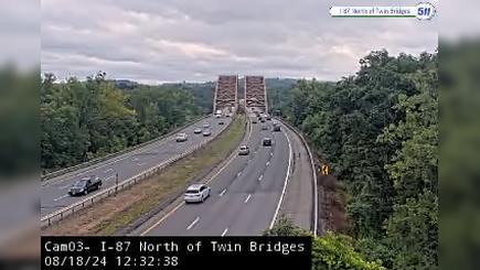 Traffic Cam Green Island › South: I-87 North of Mohawk River (Twin Bridges)