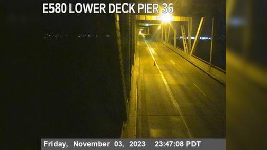 Traffic Cam Paradise Cay › East: TVR31 -- I-580 : Lower Deck Pier