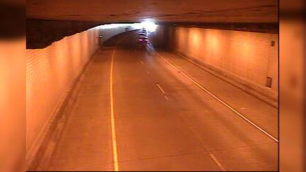 Traffic Cam Duluth: I-35: I-35 NB (Leif Ericson Tunnel)