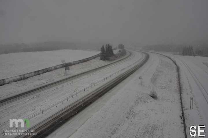 Traffic Cam Oronoco: US 52: T.H.52 SB S of C.S.A.H.12E (MP 67.2)