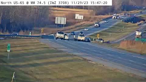 Traffic Cam Avon: 1DJ - US 65 South of Army Post Rd (IWZ 3708)