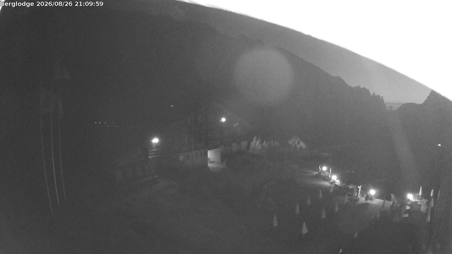 Traffic Cam Innertkirchen: Hotel Steingletscher - Blick zur Steinalp Lodge und Giglistock