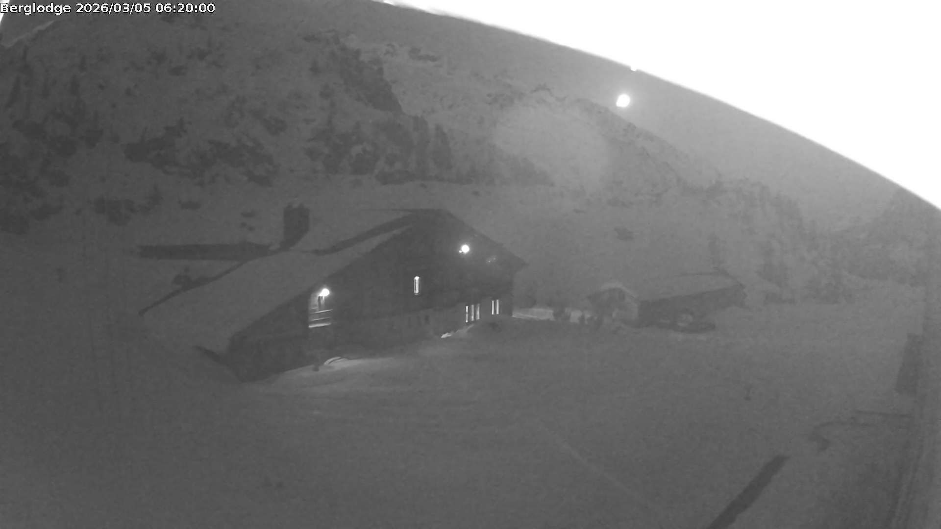 Innertkirchen: Hotel Steingletscher - Blick zur Steinalp Lodge und Giglistock