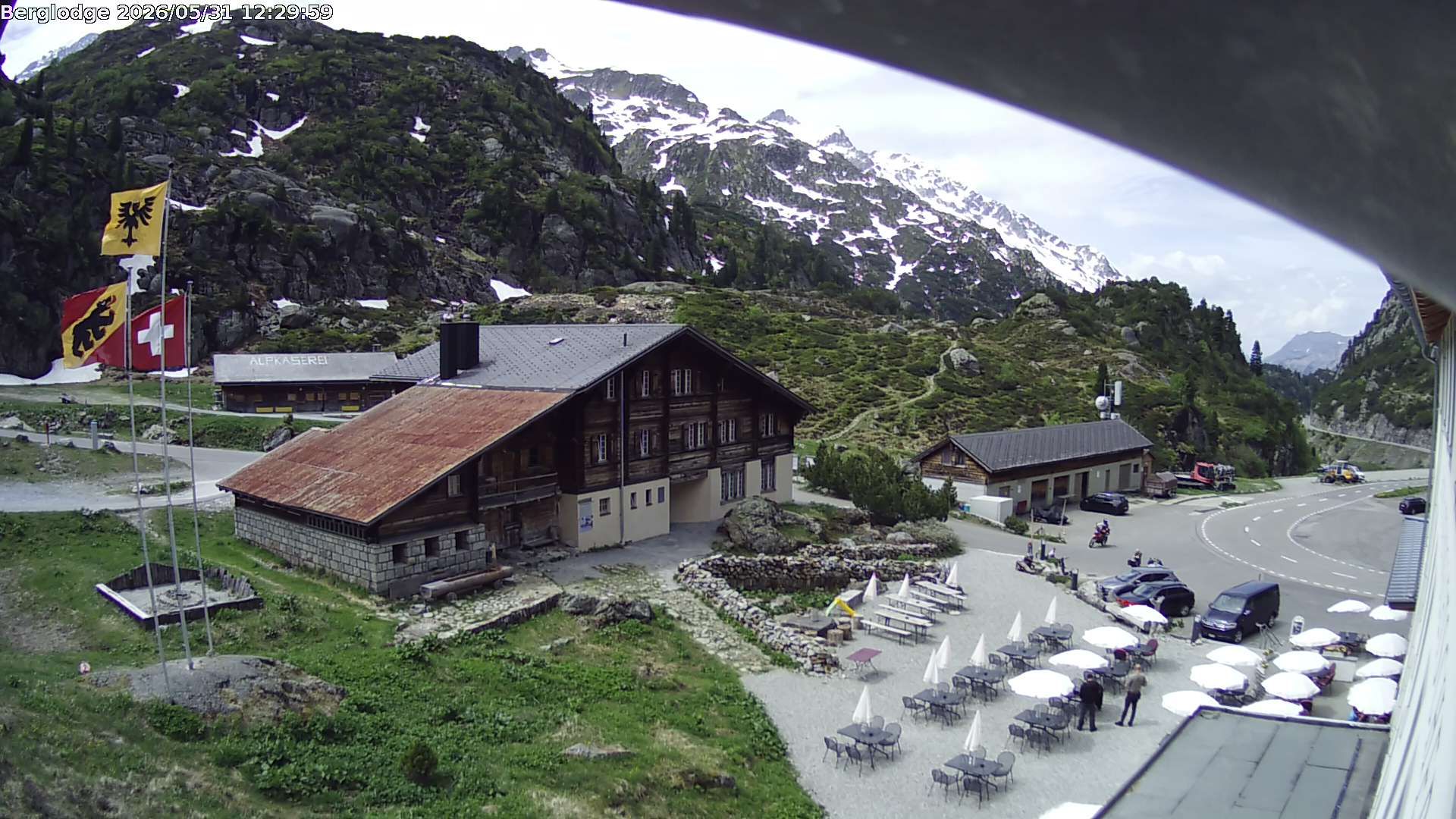 Innertkirchen: Hotel Steingletscher - Blick zur Steinalp Lodge und Giglistock