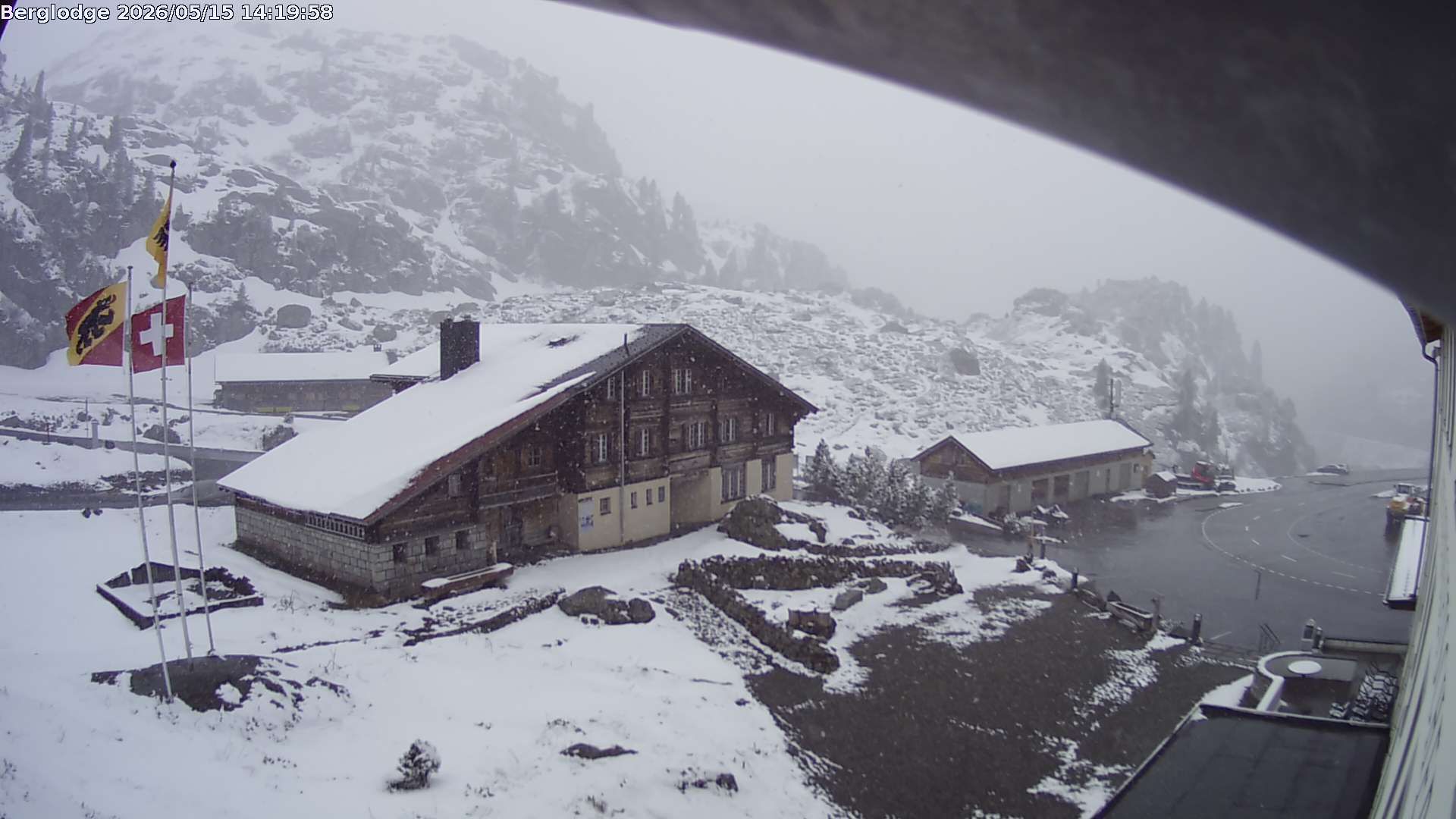 Innertkirchen: Hotel Steingletscher - Blick zur Steinalp Lodge und Giglistock