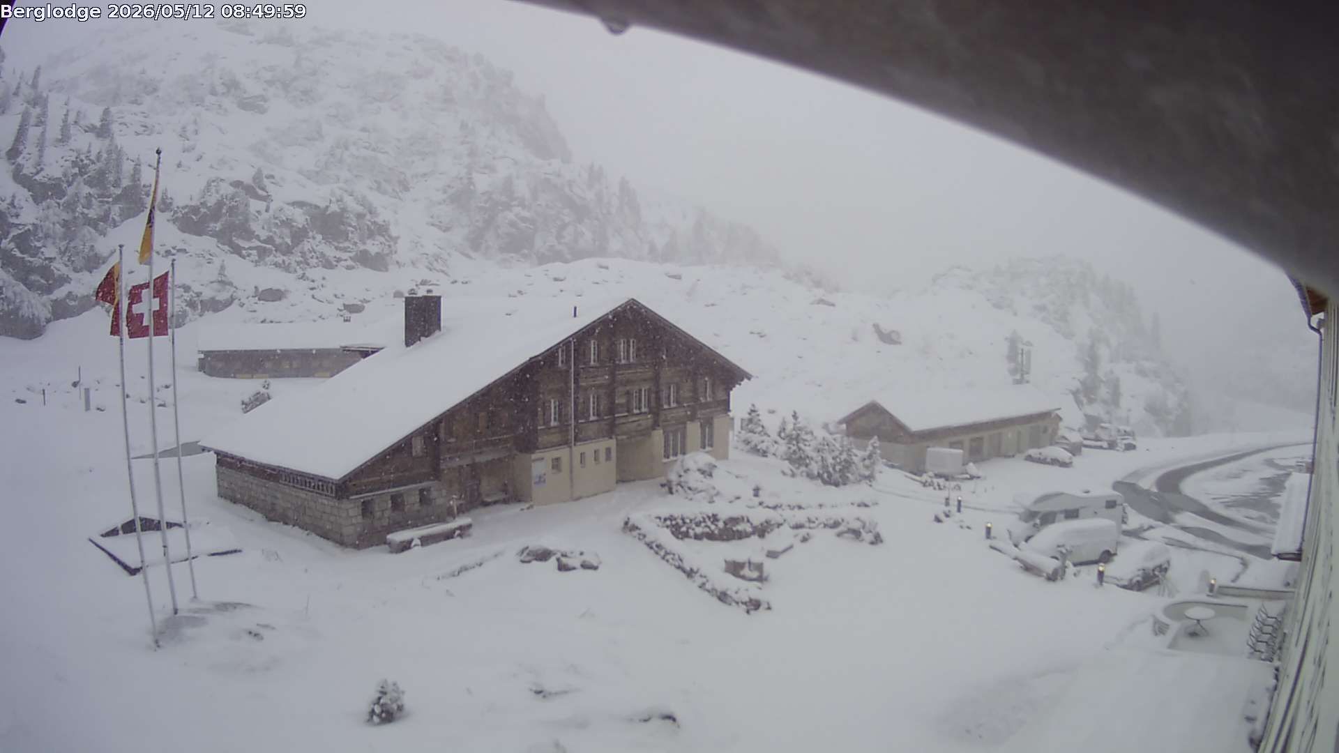Innertkirchen: Hotel Steingletscher - Blick zur Steinalp Lodge und Giglistock