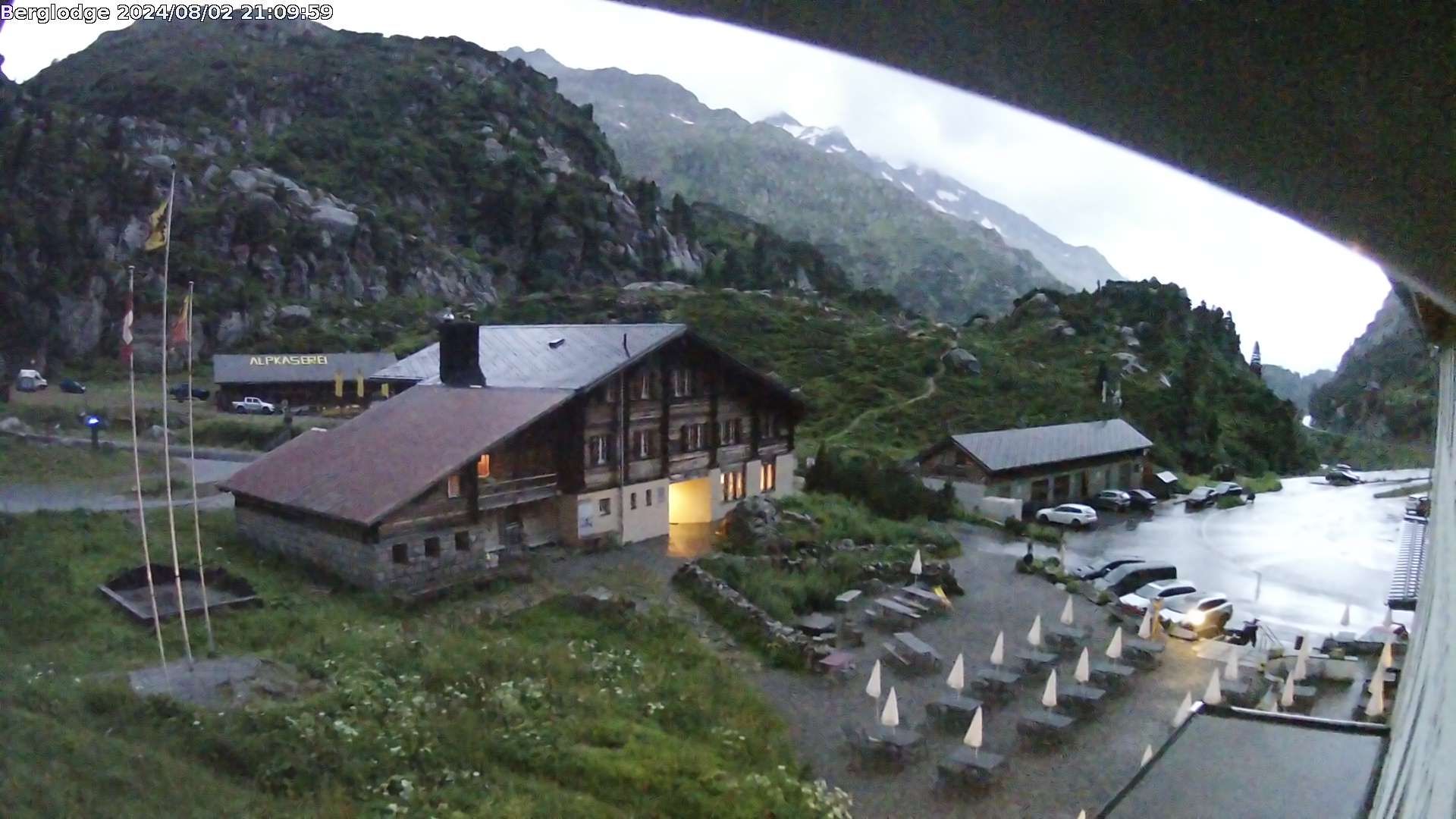 Innertkirchen: Hotel Steingletscher - Blick zur Steinalp Lodge und Giglistock