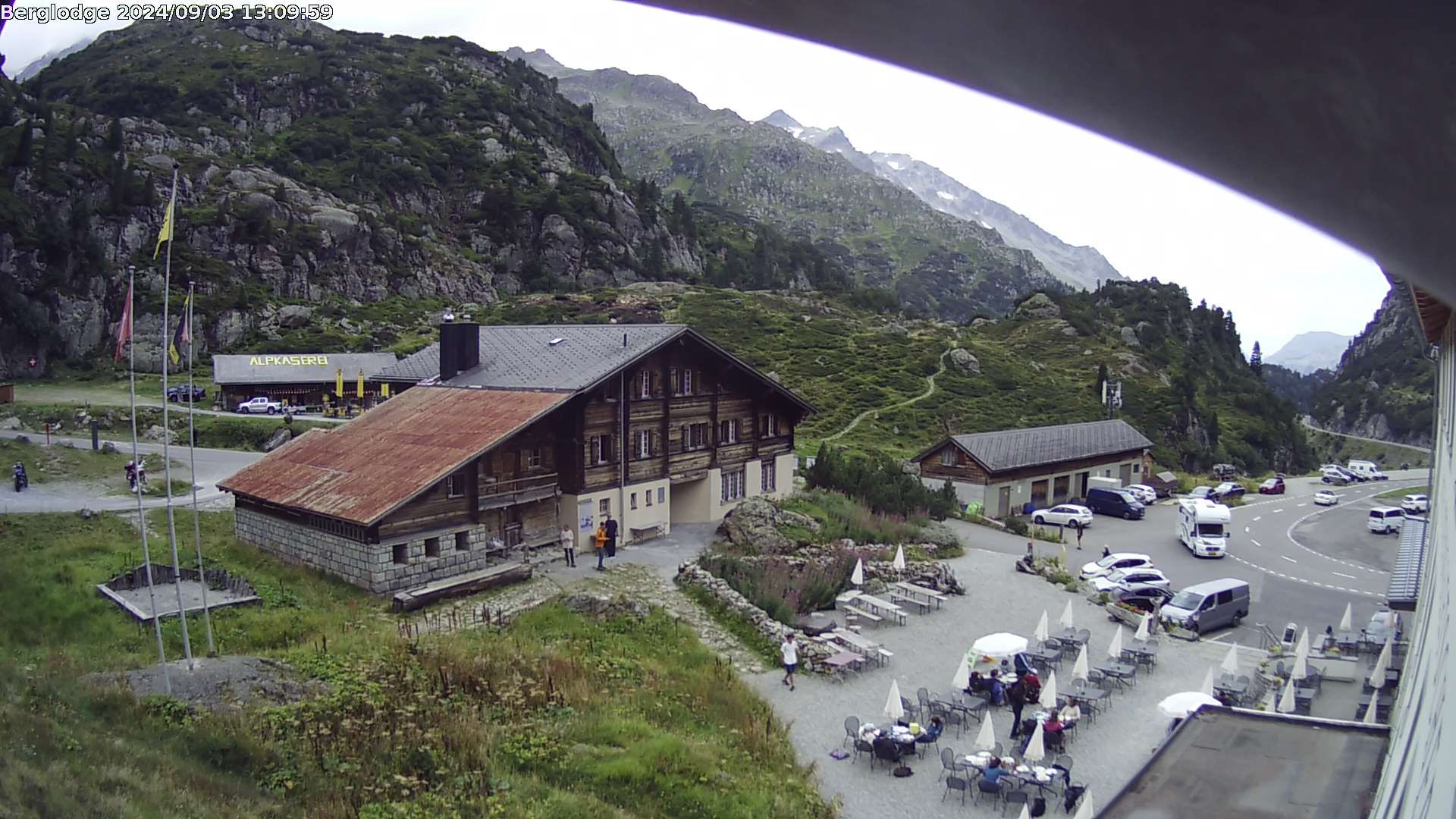 Innertkirchen: Hotel Steingletscher - Blick zur Steinalp Lodge und Giglistock