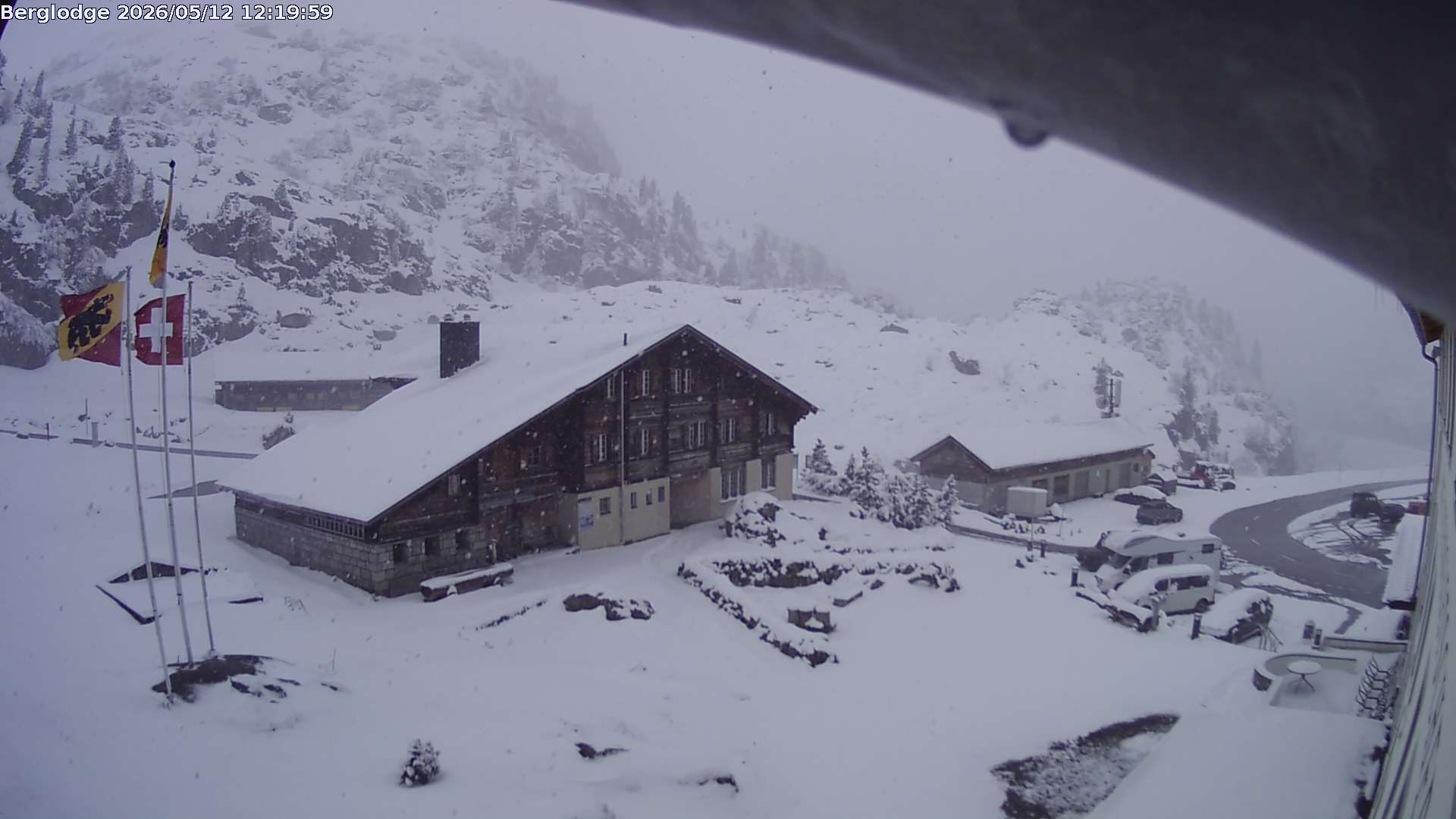 Innertkirchen: Hotel Steingletscher - Blick zur Steinalp Lodge und Giglistock