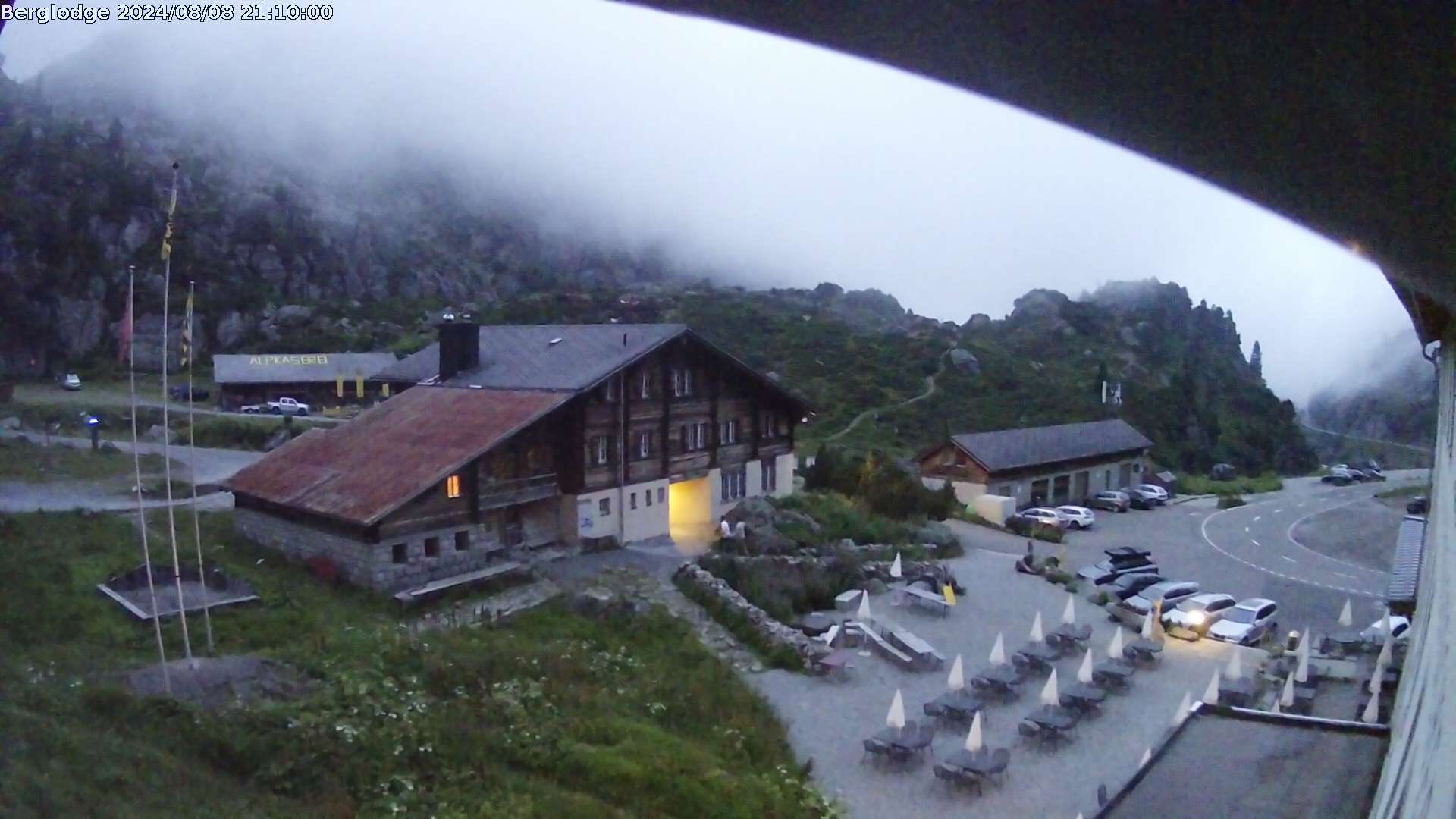 Innertkirchen: Hotel Steingletscher - Blick zur Steinalp Lodge und Giglistock