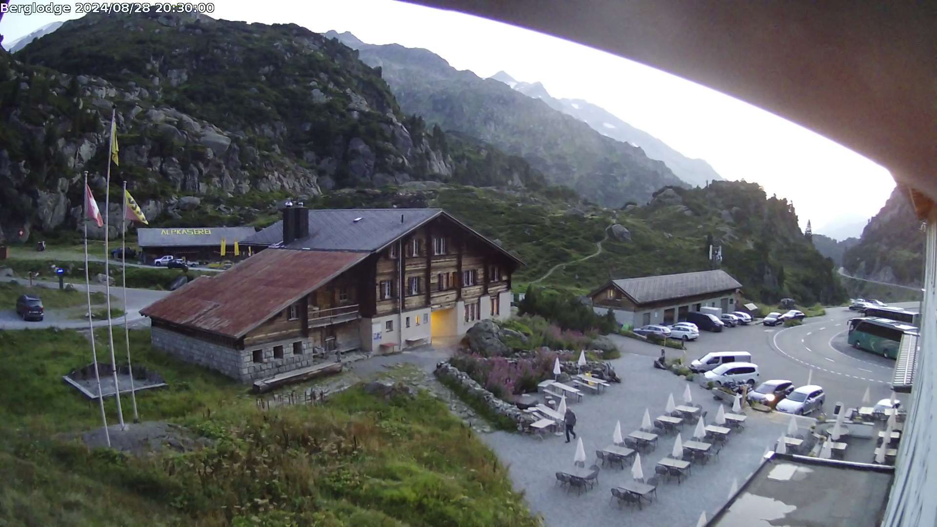 Innertkirchen: Hotel Steingletscher - Blick zur Steinalp Lodge und Giglistock