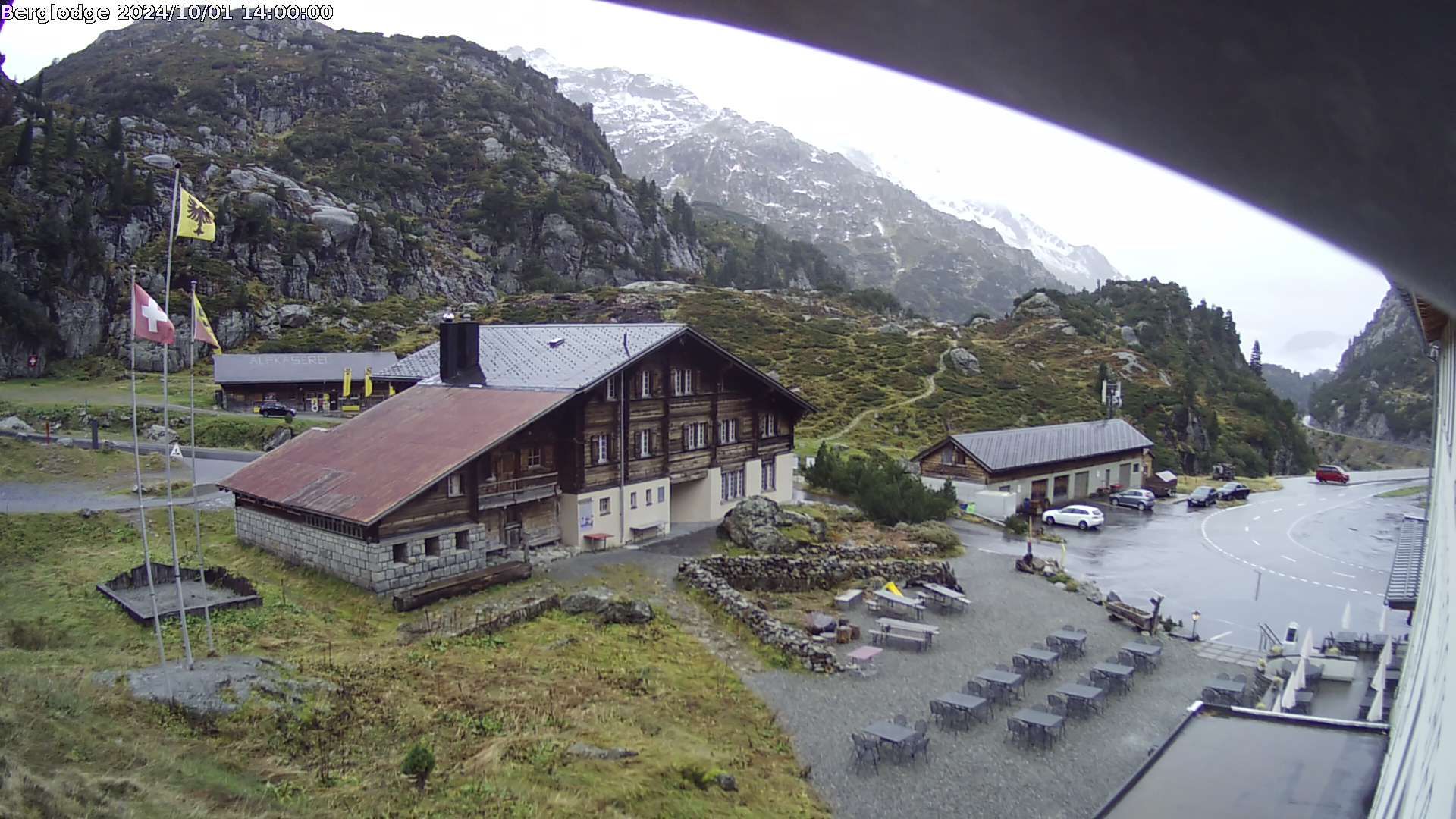 Innertkirchen: Hotel Steingletscher - Blick zur Steinalp Lodge und Giglistock