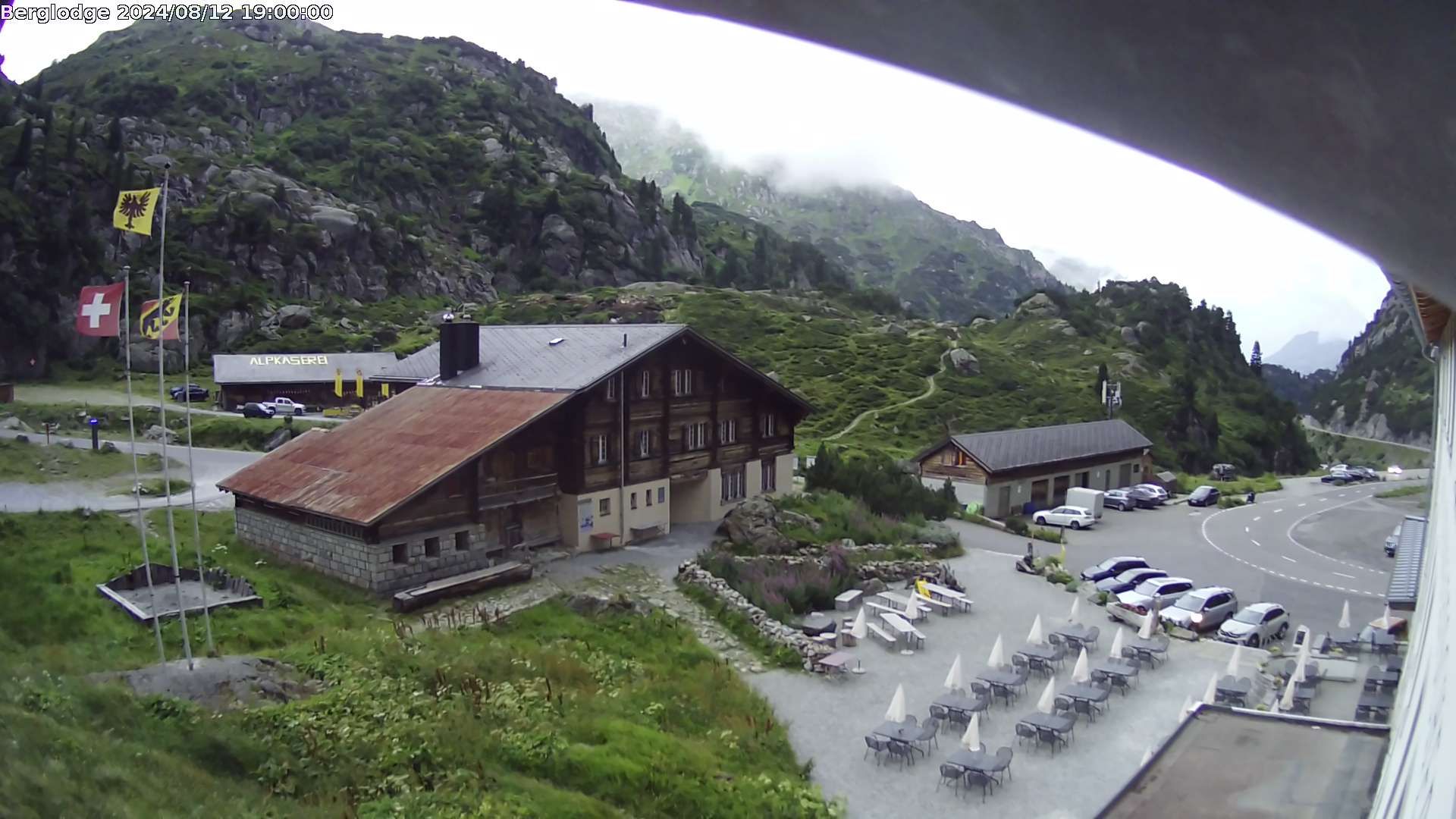 Innertkirchen: Hotel Steingletscher - Blick zur Steinalp Lodge und Giglistock