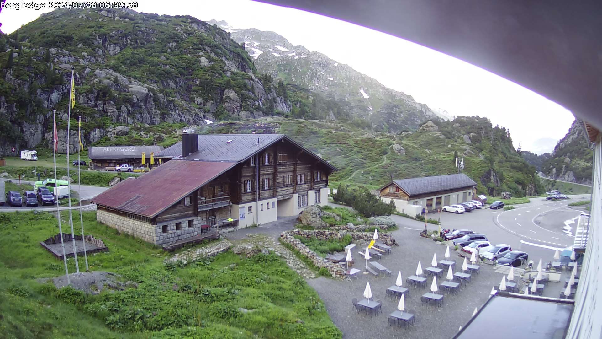 Innertkirchen: Hotel Steingletscher - Blick zur Steinalp Lodge und Giglistock