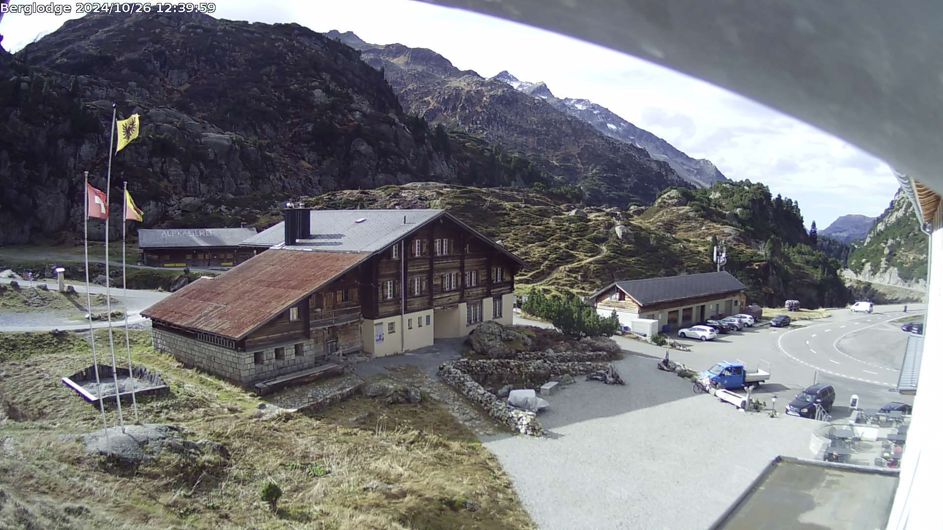 Innertkirchen: Hotel Steingletscher - Blick zur Steinalp Lodge und Giglistock