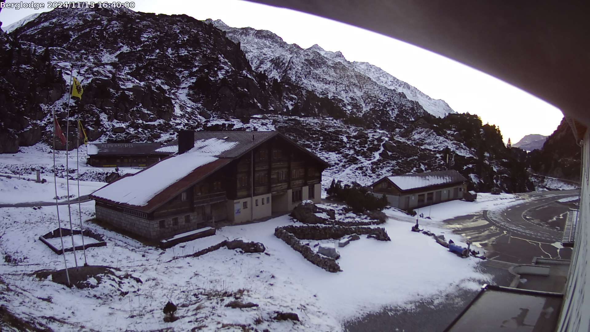 Innertkirchen: Hotel Steingletscher - Blick zur Steinalp Lodge und Giglistock