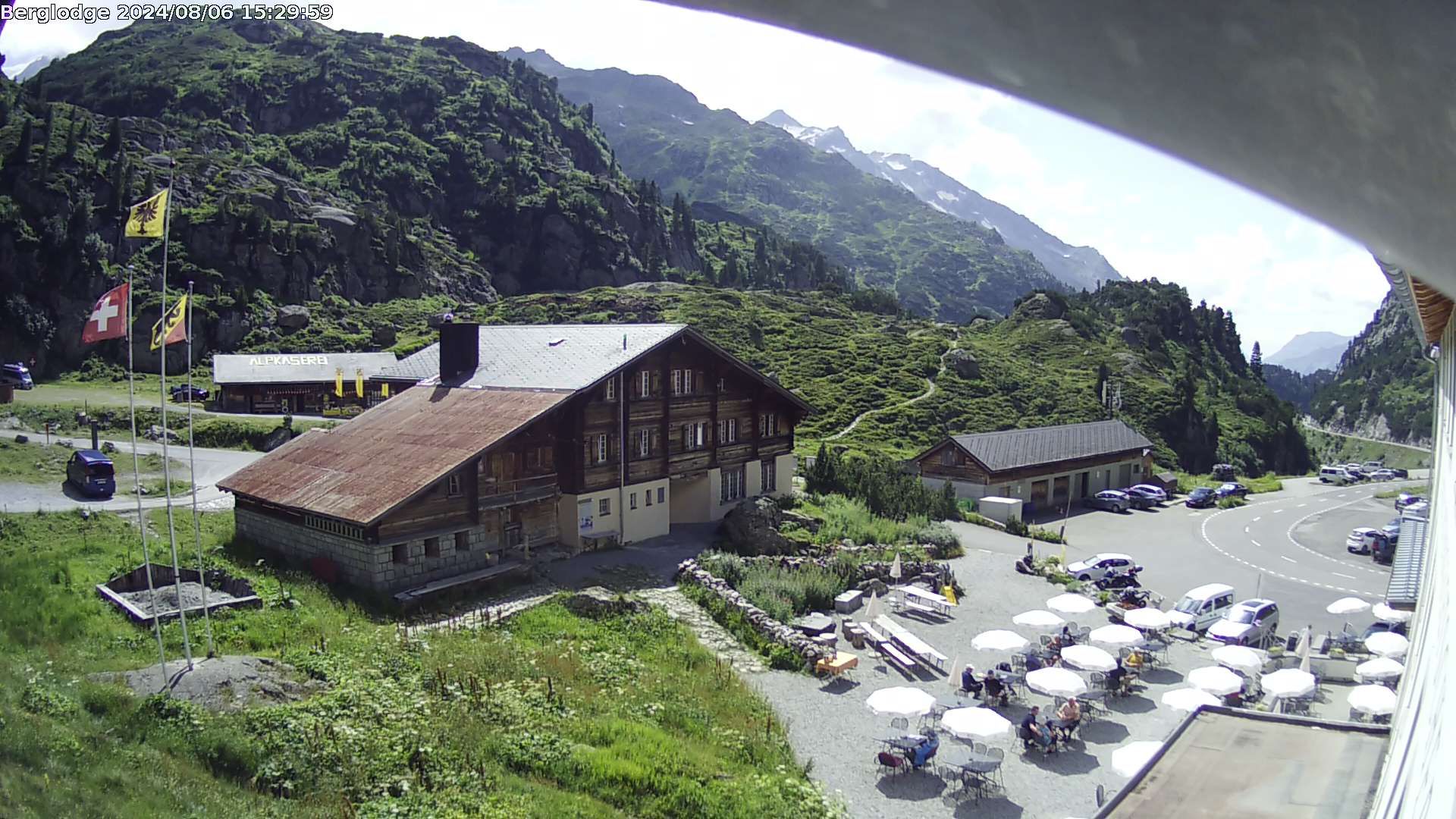 Innertkirchen: Hotel Steingletscher - Blick zur Steinalp Lodge und Giglistock