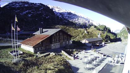 Innertkirchen: Hotel Steingletscher - Blick zur Steinalp Lodge und Giglistock