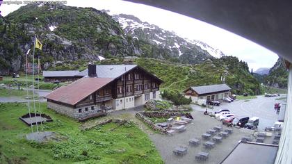 Innertkirchen: Hotel Steingletscher - Blick zur Steinalp Lodge und Giglistock