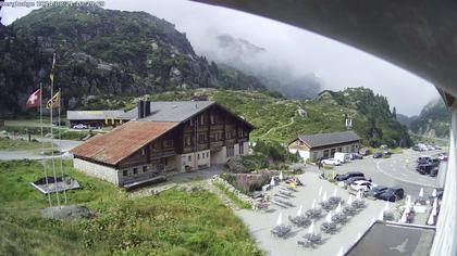 Innertkirchen: Hotel Steingletscher - Blick zur Steinalp Lodge und Giglistock