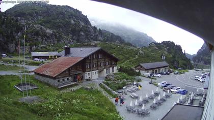 Innertkirchen: Hotel Steingletscher - Blick zur Steinalp Lodge und Giglistock