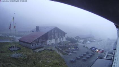 Innertkirchen: Hotel Steingletscher - Blick zur Steinalp Lodge und Giglistock