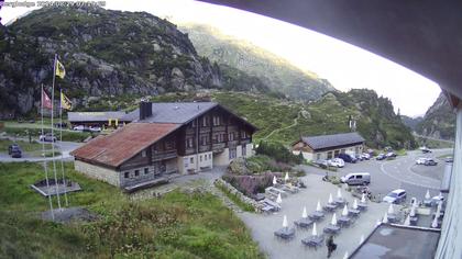 Innertkirchen: Hotel Steingletscher - Blick zur Steinalp Lodge und Giglistock