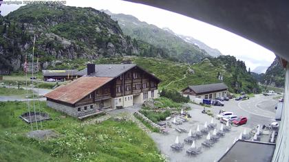 Innertkirchen: Hotel Steingletscher - Blick zur Steinalp Lodge und Giglistock