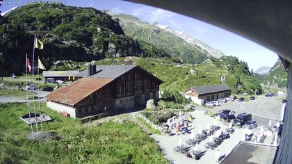 Innertkirchen: Hotel Steingletscher - Blick zur Steinalp Lodge und Giglistock