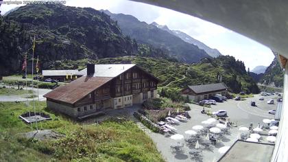 Innertkirchen: Hotel Steingletscher - Blick zur Steinalp Lodge und Giglistock