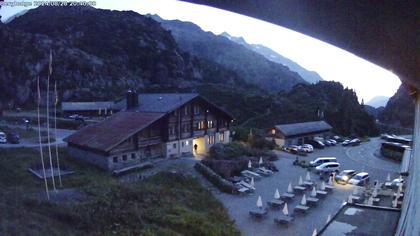 Innertkirchen: Hotel Steingletscher - Blick zur Steinalp Lodge und Giglistock