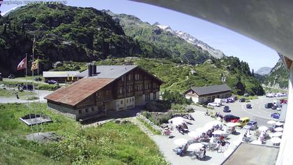 Innertkirchen: Hotel Steingletscher - Blick zur Steinalp Lodge und Giglistock