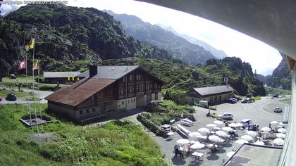 Innertkirchen: Hotel Steingletscher - Blick zur Steinalp Lodge und Giglistock