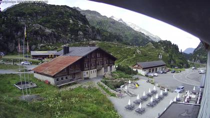 Innertkirchen: Hotel Steingletscher - Blick zur Steinalp Lodge und Giglistock