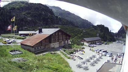 Innertkirchen: Hotel Steingletscher - Blick zur Steinalp Lodge und Giglistock