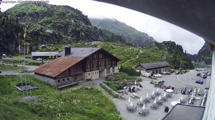 Innertkirchen: Hotel Steingletscher - Blick zur Steinalp Lodge und Giglistock