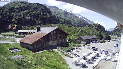 Innertkirchen: Hotel Steingletscher - Blick zur Steinalp Lodge und Giglistock