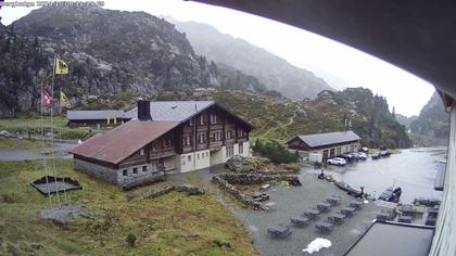 Innertkirchen: Hotel Steingletscher - Blick zur Steinalp Lodge und Giglistock