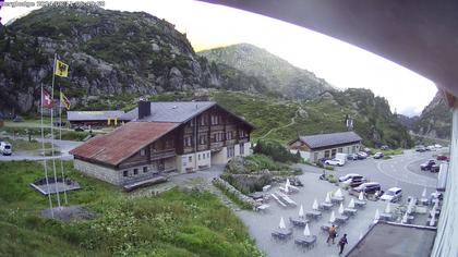 Innertkirchen: Hotel Steingletscher - Blick zur Steinalp Lodge und Giglistock