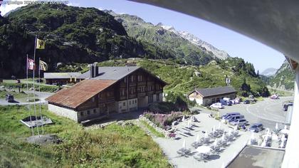 Innertkirchen: Hotel Steingletscher - Blick zur Steinalp Lodge und Giglistock