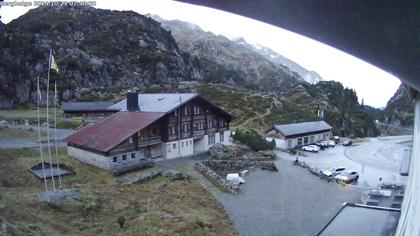 Innertkirchen: Hotel Steingletscher - Blick zur Steinalp Lodge und Giglistock