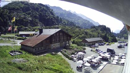 Innertkirchen: Hotel Steingletscher - Blick zur Steinalp Lodge und Giglistock