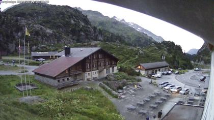 Innertkirchen: Hotel Steingletscher - Blick zur Steinalp Lodge und Giglistock